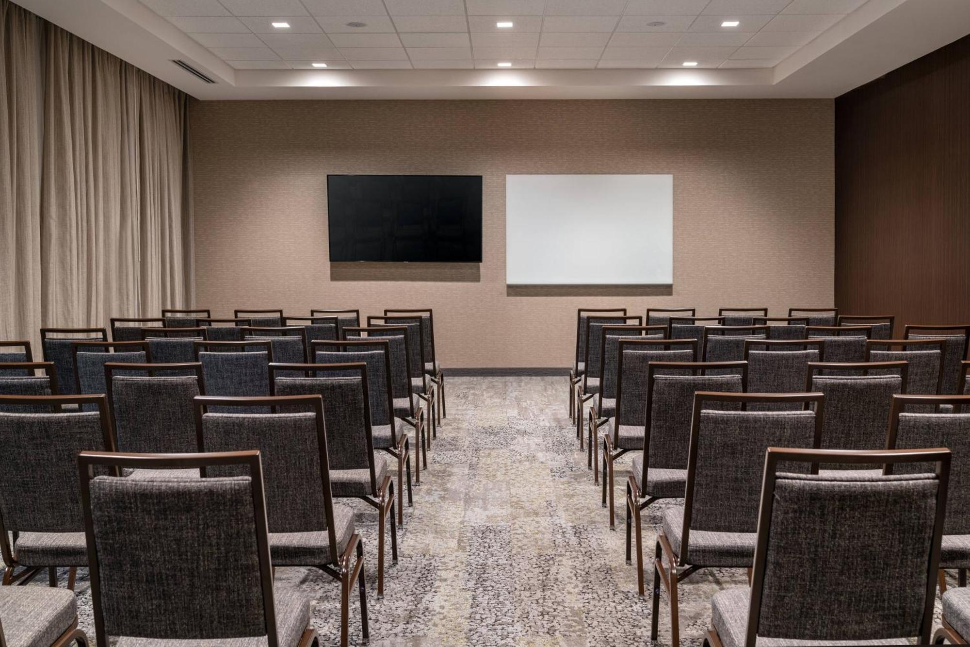 Courtyard By Marriott Petaluma Sonoma County Hotel ภายนอก รูปภาพ