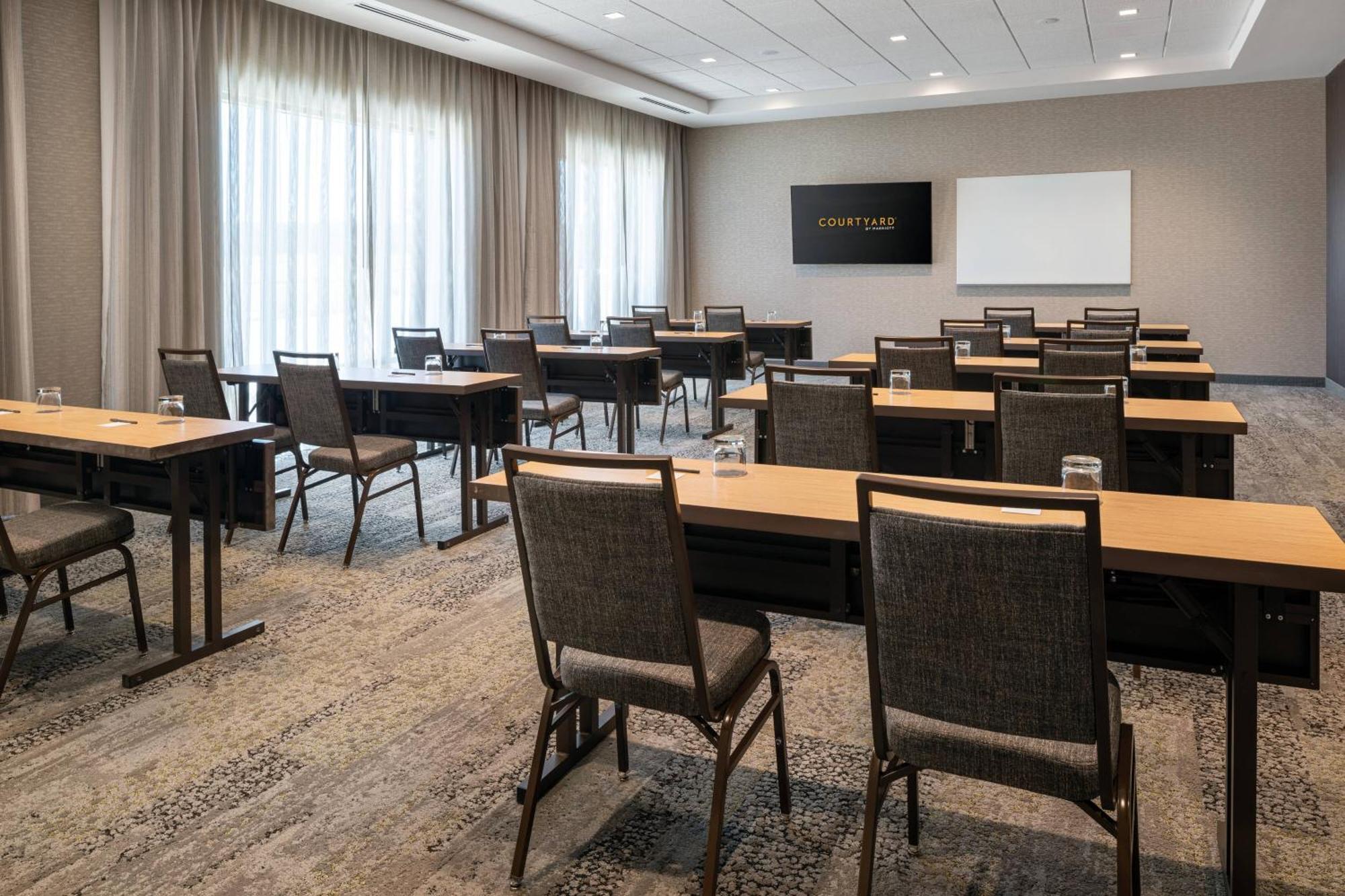 Courtyard By Marriott Petaluma Sonoma County Hotel ภายนอก รูปภาพ