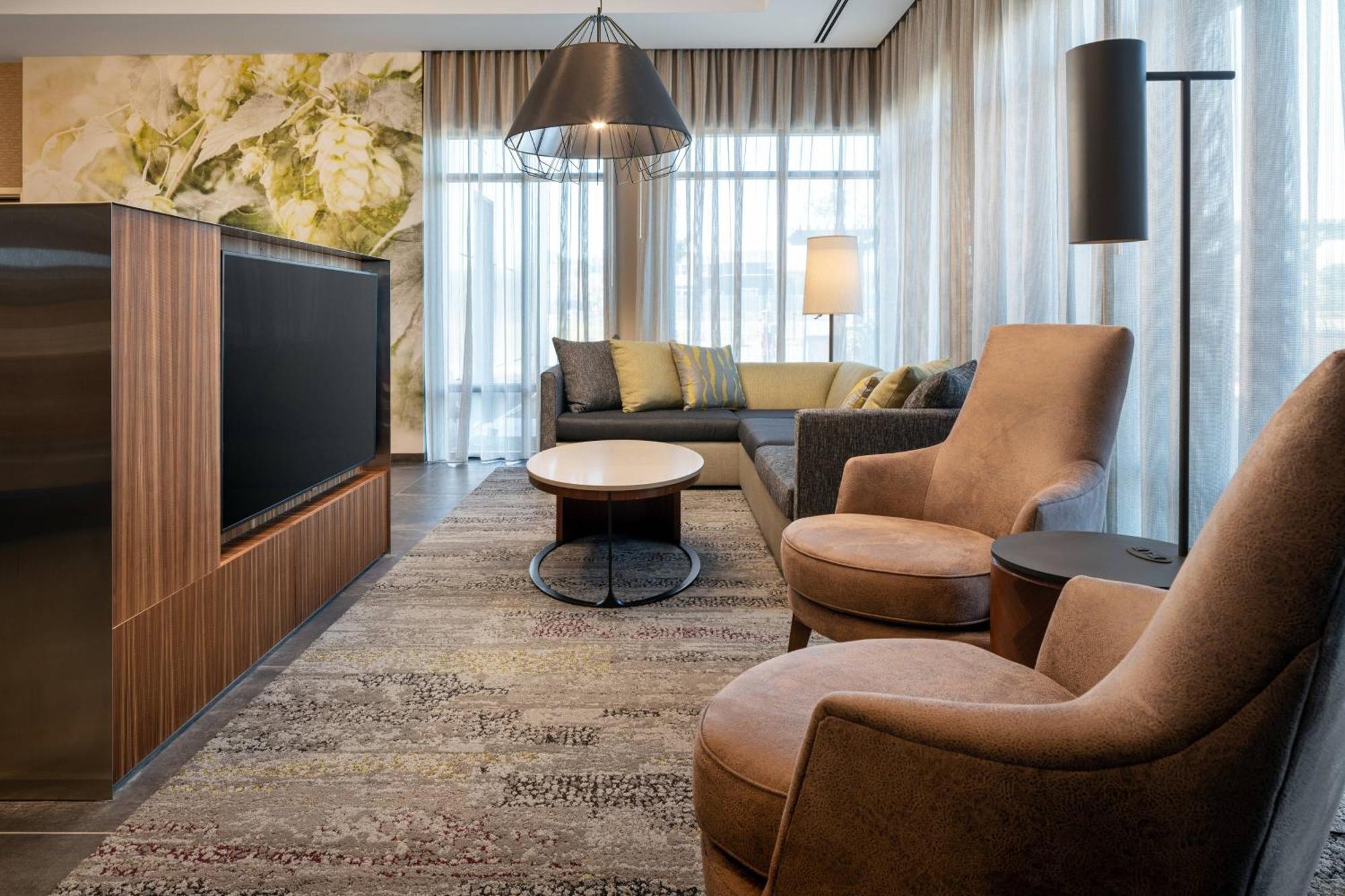 Courtyard By Marriott Petaluma Sonoma County Hotel ภายนอก รูปภาพ