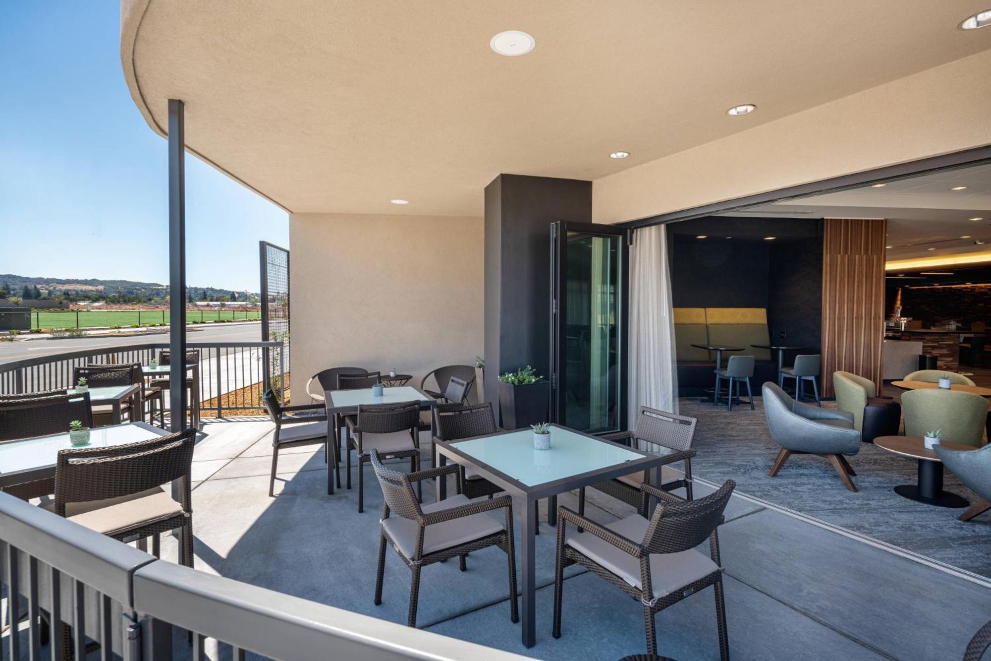 Courtyard By Marriott Petaluma Sonoma County Hotel ภายนอก รูปภาพ