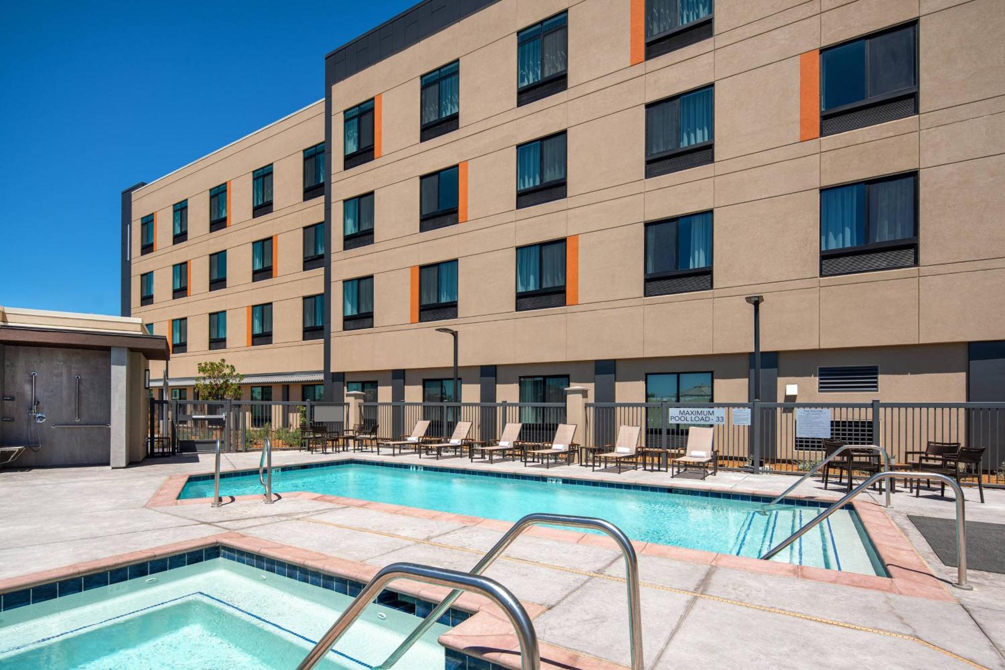 Courtyard By Marriott Petaluma Sonoma County Hotel ภายนอก รูปภาพ