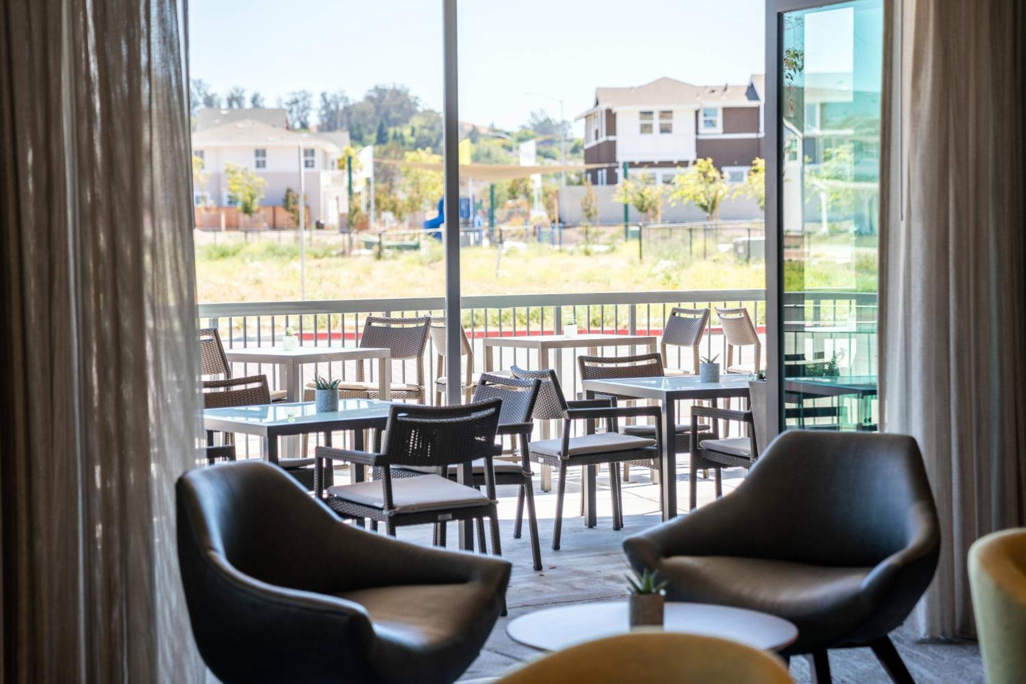 Courtyard By Marriott Petaluma Sonoma County Hotel ภายนอก รูปภาพ