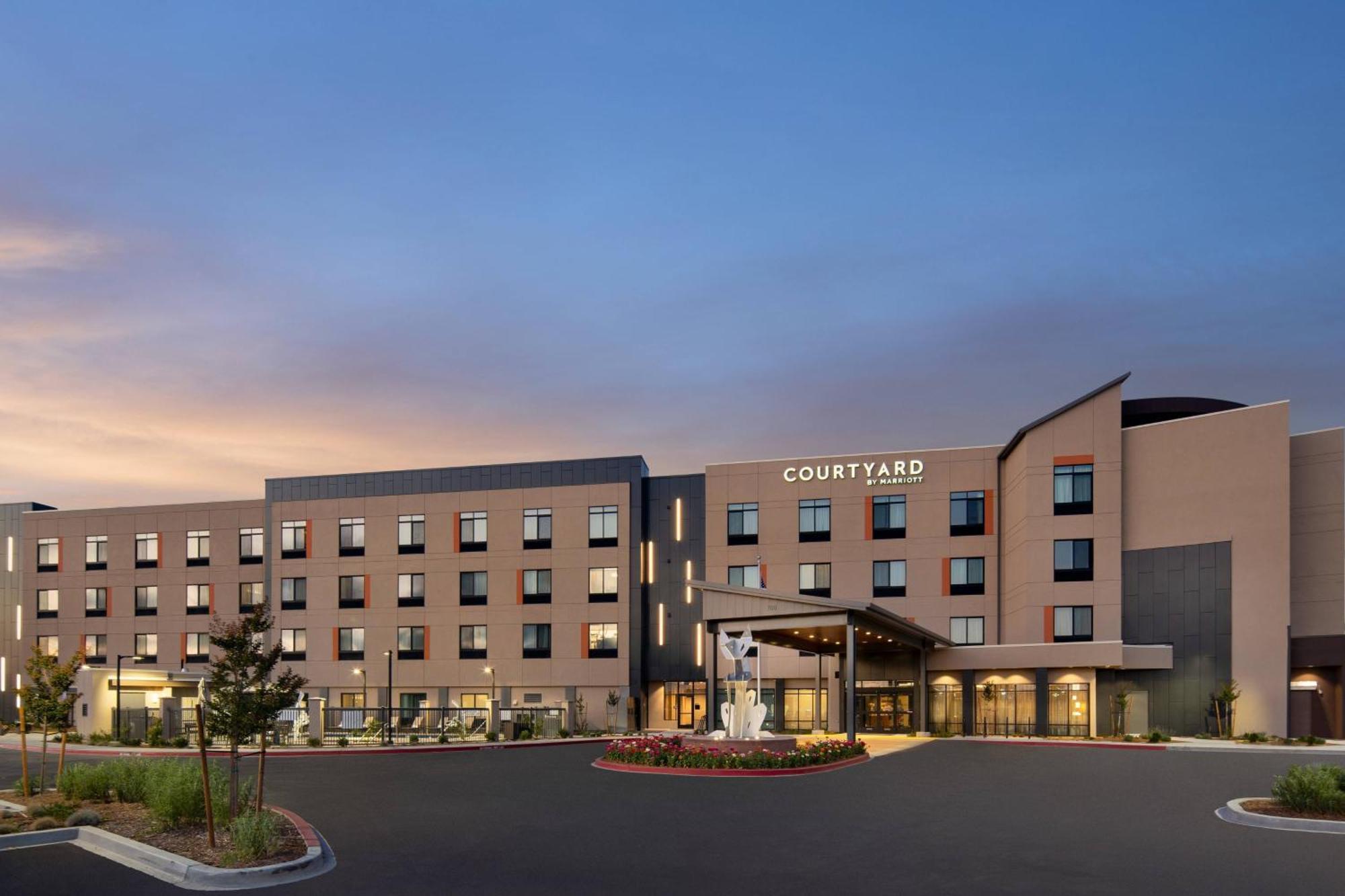 Courtyard By Marriott Petaluma Sonoma County Hotel ภายนอก รูปภาพ